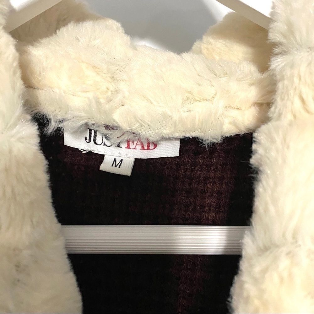 Just Fab white faux fur maroon sweater medium - Picture 3 of 8